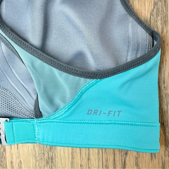 Nike Women’s Turquoise Dri Fit Sports Bra with Clasp and Adustable Straps Size M - Picture 8 of 14